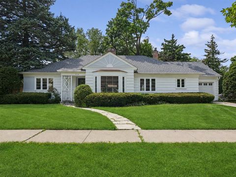 Photo of 904 S 2nd Avenue, Des Plaines, IL 60016 (MLS # 12644440)