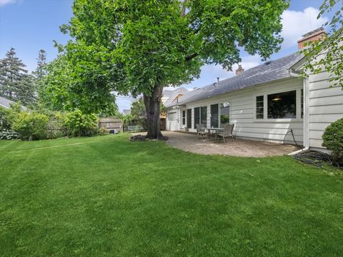 Tiny photo for 904 S 2nd Avenue, Des Plaines, IL 60016 (MLS # 12644440)