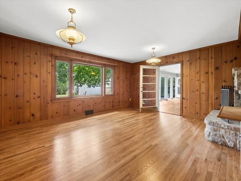 Tiny photo for 904 S 2nd Avenue, Des Plaines, IL 60016 (MLS # 12644440)