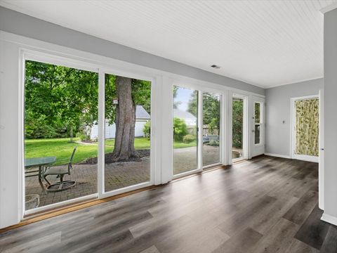 Tiny photo for 904 S 2nd Avenue, Des Plaines, IL 60016 (MLS # 12644440)