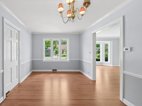 Tiny photo for 904 S 2nd Avenue, Des Plaines, IL 60016 (MLS # 12644440)