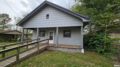 Photo of 202 S LIBERTY Street, Marion, IL 62959 (MLS # EB460679)