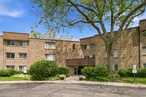 Photo of 2600 Brookwood Way Drive #114, Rolling Meadows, IL 60008 (MLS # 12653171)