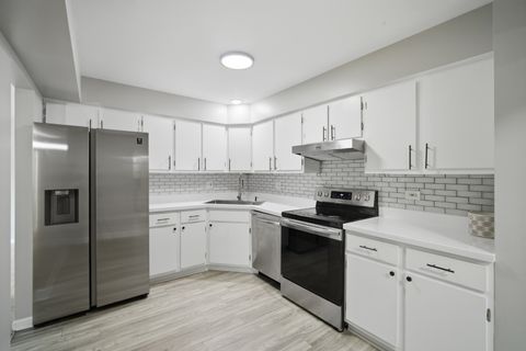 Tiny photo for 2600 Brookwood Way Drive #114, Rolling Meadows, IL 60008 (MLS # 12653171)
