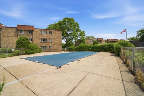 Tiny photo for 2600 Brookwood Way Drive #114, Rolling Meadows, IL 60008 (MLS # 12653171)