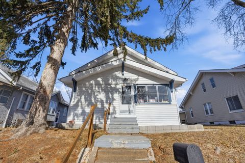 Photo of 1117 19 Avenue, Rock Island, IL 61201 (MLS # 12552805)