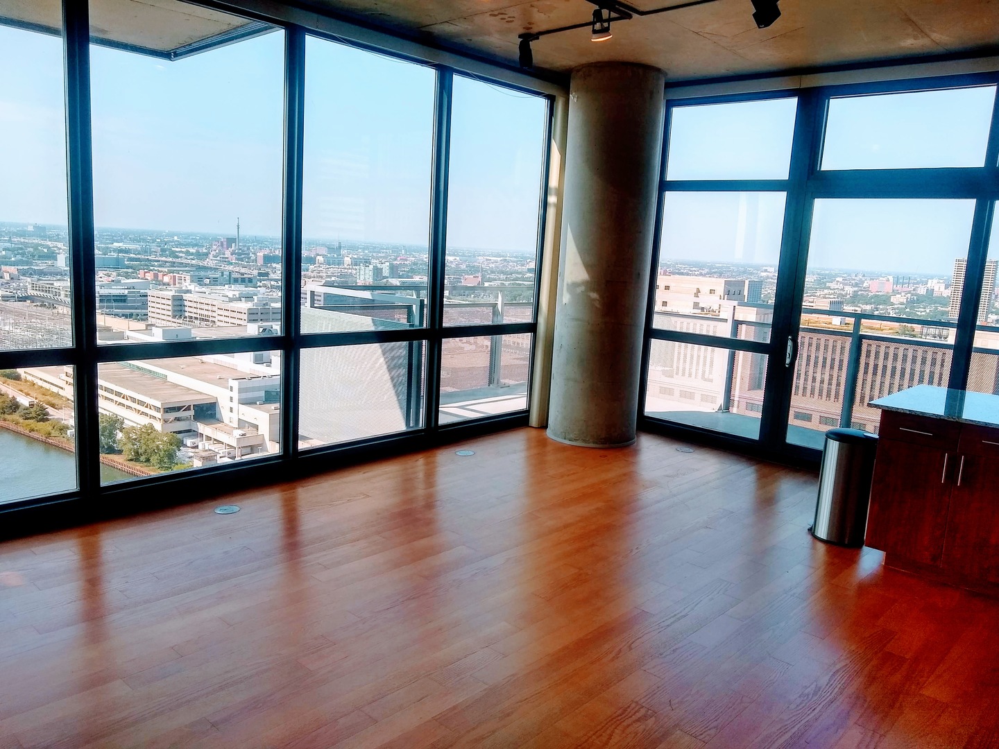 235 W VAN BUREN Street 2812