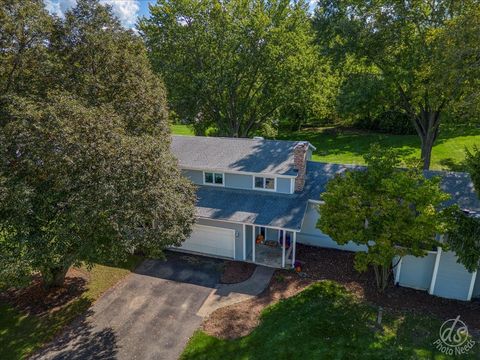 Tiny photo for 28437 W Lindbergh Drive, Barrington, IL 60010 (MLS # 12479125)
