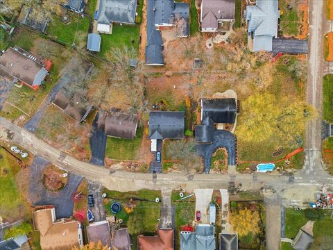 Tiny photo for 2105 Sprucewood Lane, Lindenhurst, IL 60046 (MLS # 12521104)