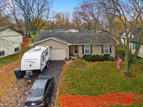 Tiny photo for 2105 Sprucewood Lane, Lindenhurst, IL 60046 (MLS # 12521104)