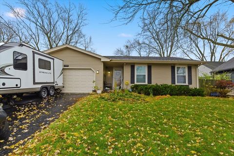 Tiny photo for 2105 Sprucewood Lane, Lindenhurst, IL 60046 (MLS # 12521104)