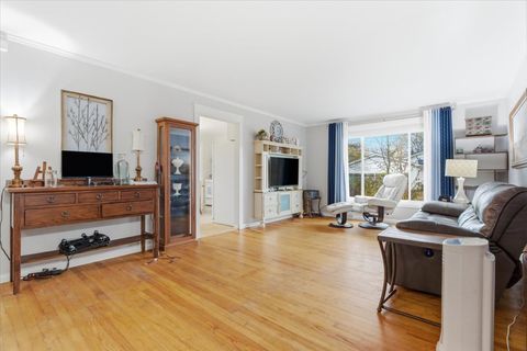 Tiny photo for 2105 Sprucewood Lane, Lindenhurst, IL 60046 (MLS # 12521104)