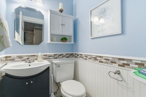 Tiny photo for 2105 Sprucewood Lane, Lindenhurst, IL 60046 (MLS # 12521104)