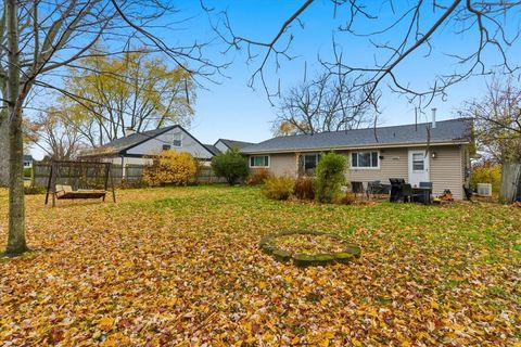 Tiny photo for 2105 Sprucewood Lane, Lindenhurst, IL 60046 (MLS # 12521104)