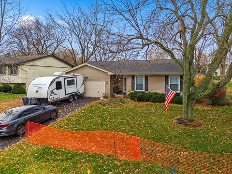Tiny photo for 2105 Sprucewood Lane, Lindenhurst, IL 60046 (MLS # 12521104)