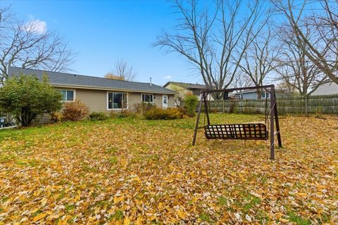 Tiny photo for 2105 Sprucewood Lane, Lindenhurst, IL 60046 (MLS # 12521104)