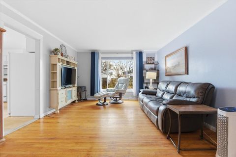 Tiny photo for 2105 Sprucewood Lane, Lindenhurst, IL 60046 (MLS # 12521104)