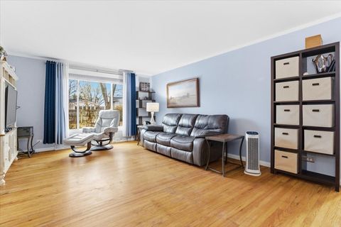 Tiny photo for 2105 Sprucewood Lane, Lindenhurst, IL 60046 (MLS # 12521104)