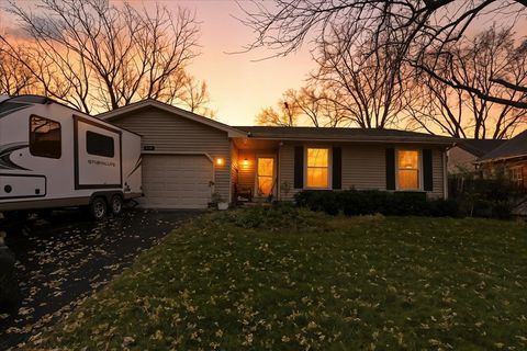 Tiny photo for 2105 Sprucewood Lane, Lindenhurst, IL 60046 (MLS # 12521104)