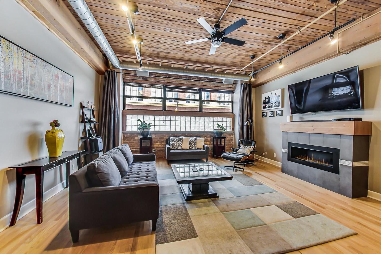 1801 S Michigan Avenue 104