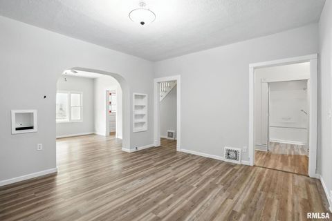 Tiny photo for 2010 W 1ST Street, Davenport, IA 52802 (MLS # QC4268997)