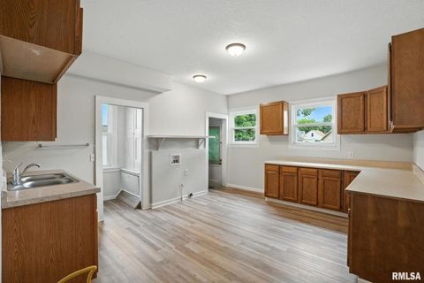 Tiny photo for 2010 W 1ST Street, Davenport, IA 52802 (MLS # QC4268997)