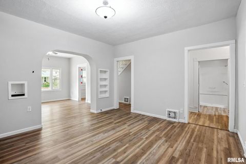 Tiny photo for 2010 W 1ST Street, Davenport, IA 52802 (MLS # QC4268997)