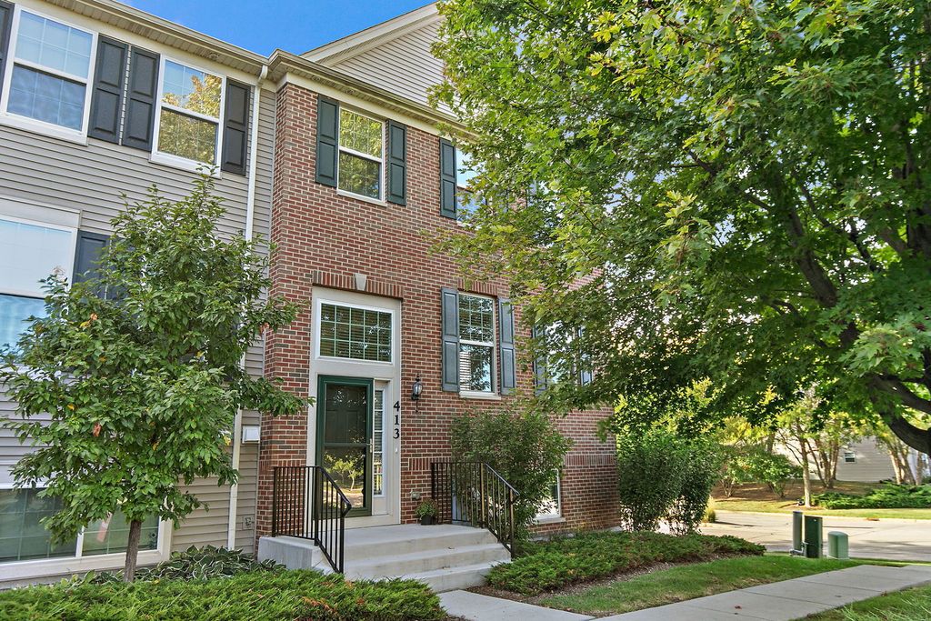 Photo for 413 Town Center Boulevard, Gilberts, IL 60136 (MLS # 12485223)