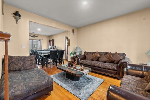 Tiny photo for 342 Diana Court, Bensenville, IL 60106 (MLS # 12525972)