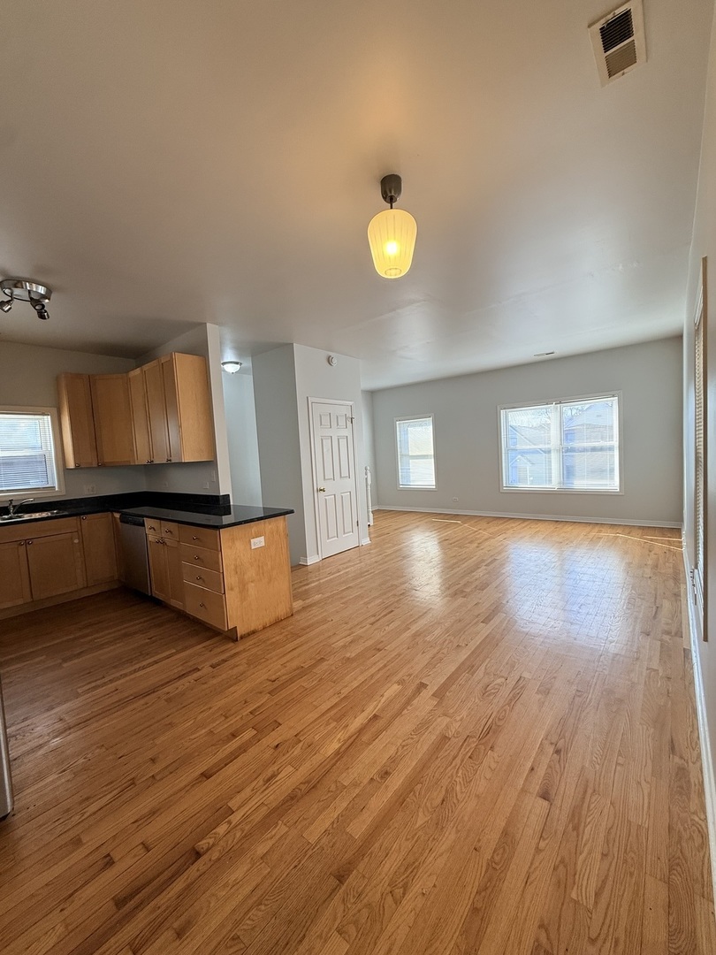 6823 S DORCHESTER Avenue 3