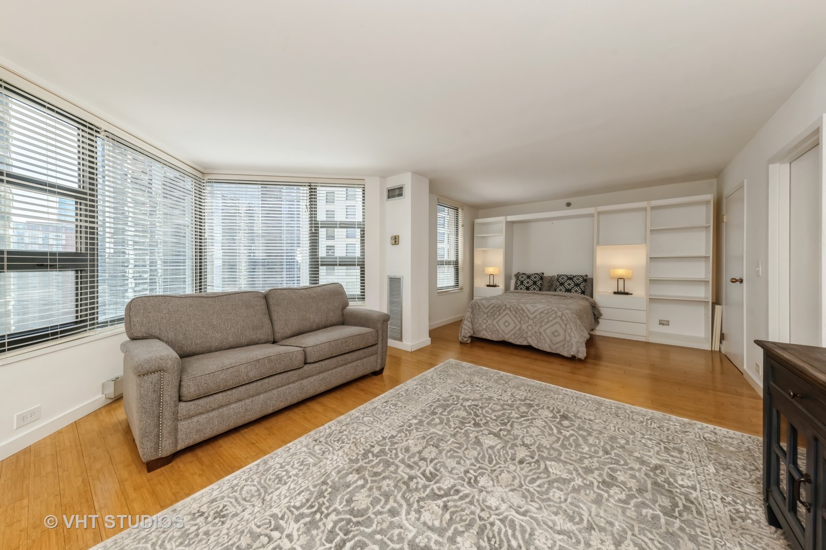 401 E Ontario Street 2606