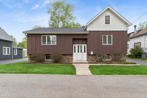 Photo of 1631 Park Street, McHenry, IL 60050 (MLS # 12621330)