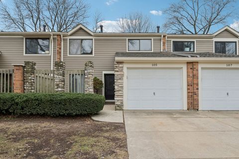 Photo of 105 W Dover Drive, Mount Prospect, IL 60056 (MLS # 12640439)