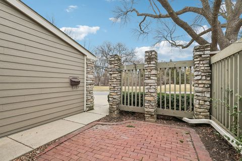 Tiny photo for 105 W Dover Drive, Mount Prospect, IL 60056 (MLS # 12640439)