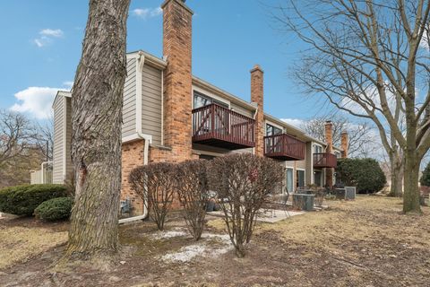 Tiny photo for 105 W Dover Drive, Mount Prospect, IL 60056 (MLS # 12640439)