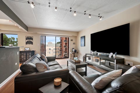 Tiny photo for 828 Graceland Avenue #404, Des Plaines, IL 60016 (MLS # 12718644)