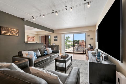 Tiny photo for 828 Graceland Avenue #404, Des Plaines, IL 60016 (MLS # 12718644)