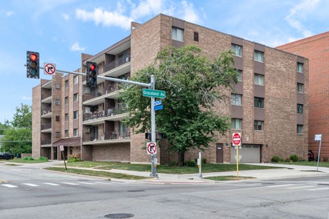 Tiny photo for 828 Graceland Avenue #404, Des Plaines, IL 60016 (MLS # 12718644)