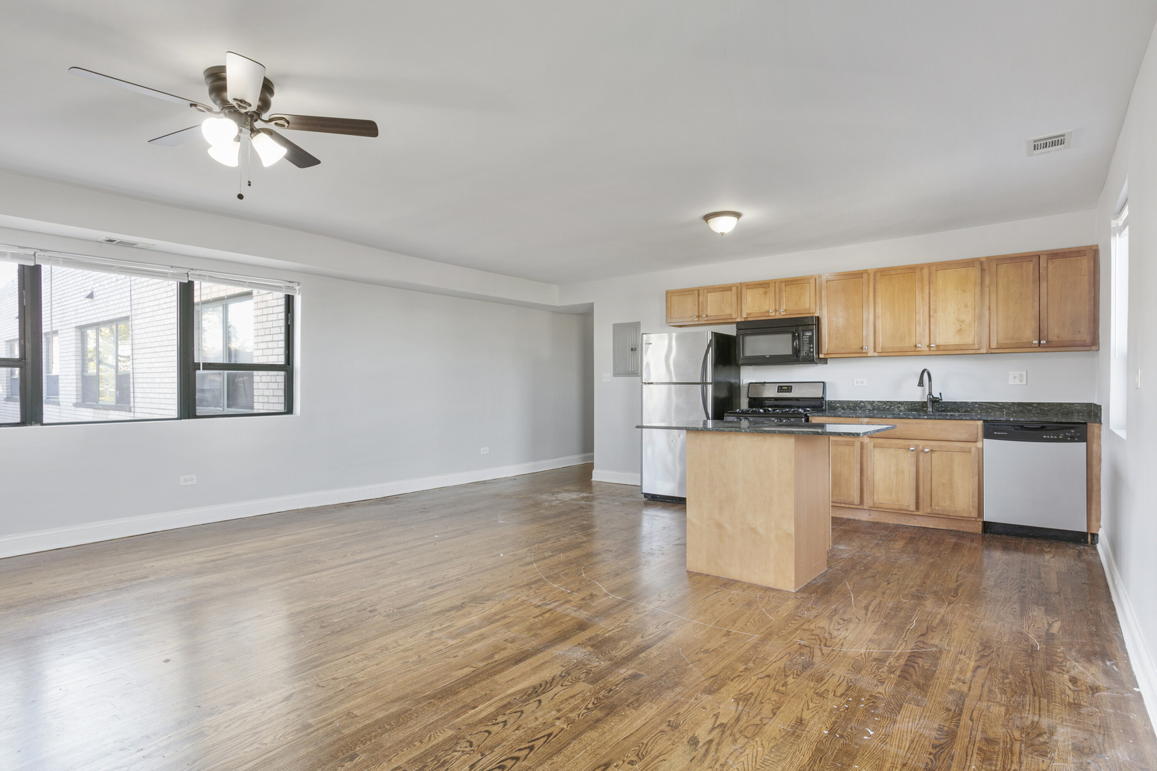 7616 N MARSHFIELD Avenue 407