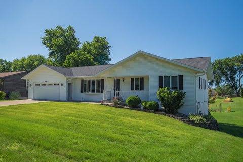 Photo of 1008 1st Avenue, Fulton, IL 61252 (MLS # 12771343)