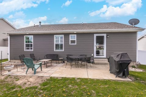 Tiny photo for 212 Springdale Avenue, Bloomington, IL 61704 (MLS # 12618125)