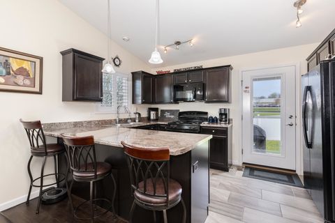 Tiny photo for 212 Springdale Avenue, Bloomington, IL 61704 (MLS # 12618125)