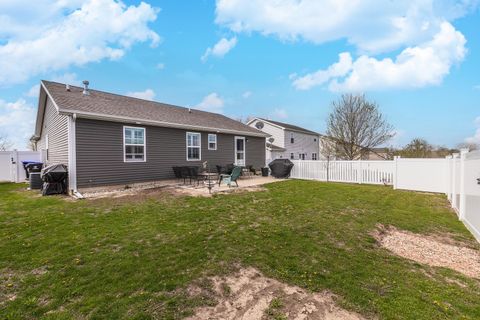 Tiny photo for 212 Springdale Avenue, Bloomington, IL 61704 (MLS # 12618125)