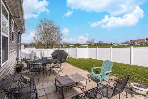 Tiny photo for 212 Springdale Avenue, Bloomington, IL 61704 (MLS # 12618125)