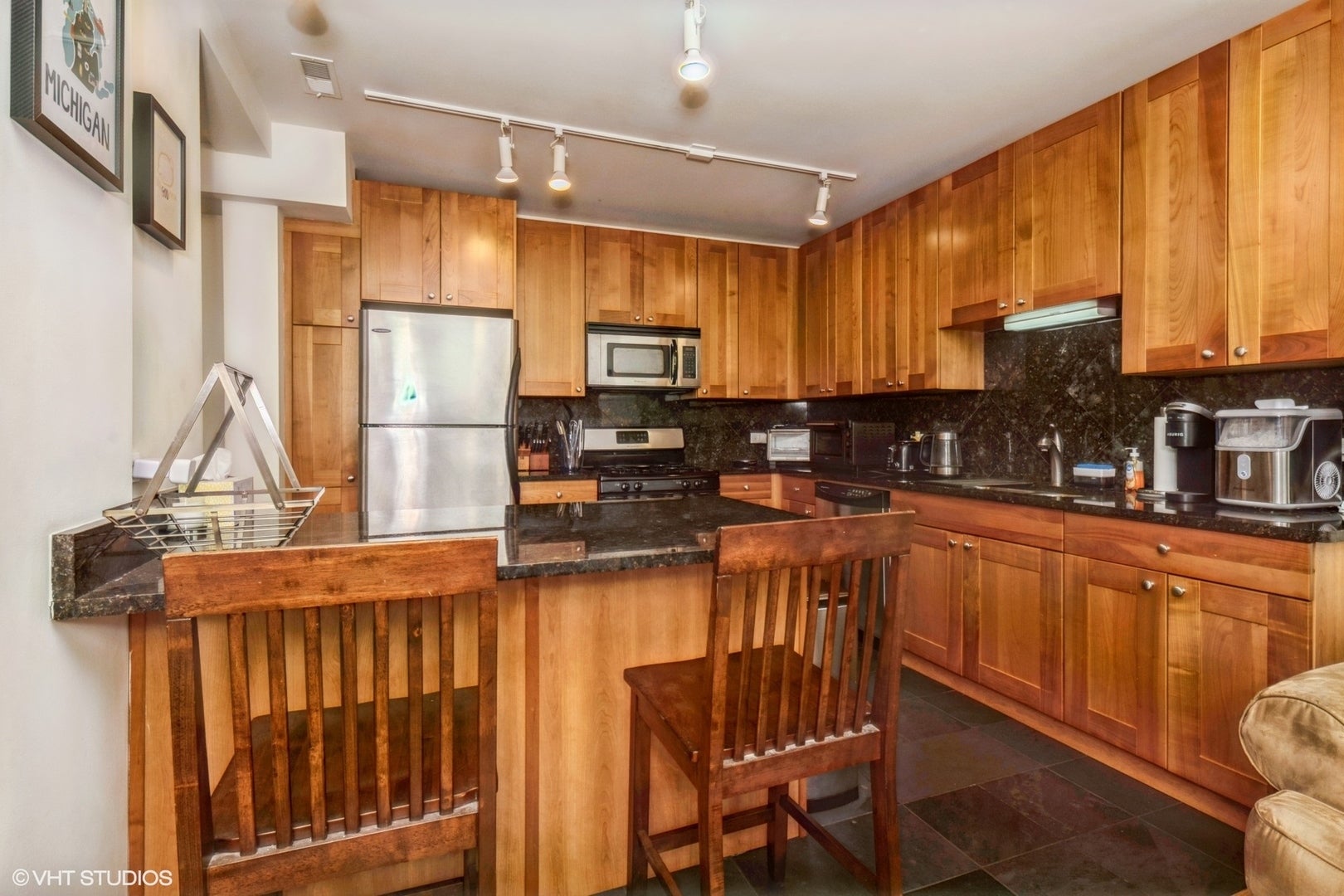 657 W Fulton Street 413