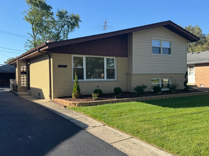 Photo 1 of 12 — 4425 W Jean Street, Alsip, IL 60803