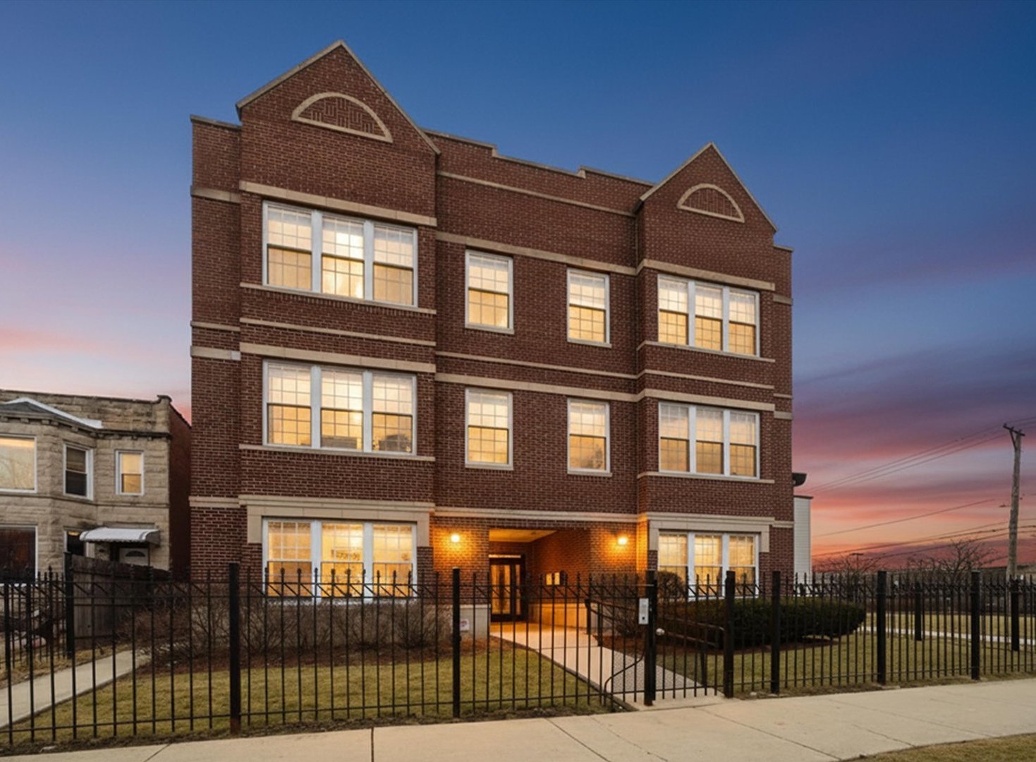 25 N Menard Avenue 2S