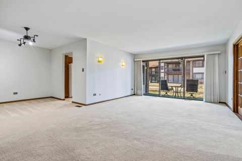 Tiny photo for 5835 Doe Circle #8, Westmont, IL 60559 (MLS # 12510999)