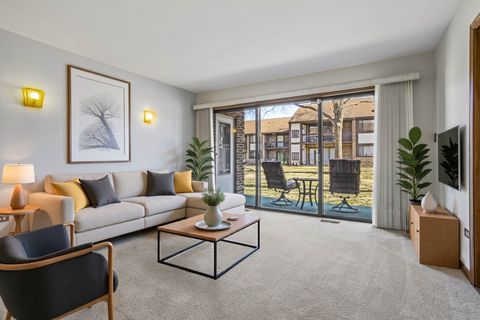 Tiny photo for 5835 Doe Circle #8, Westmont, IL 60559 (MLS # 12510999)