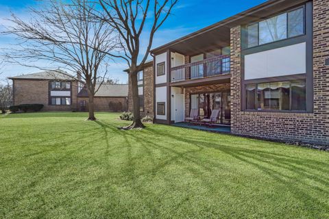 Tiny photo for 5835 Doe Circle #8, Westmont, IL 60559 (MLS # 12510999)